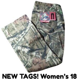 NEW TAGS - Mossy Oak Camo Jeans 18